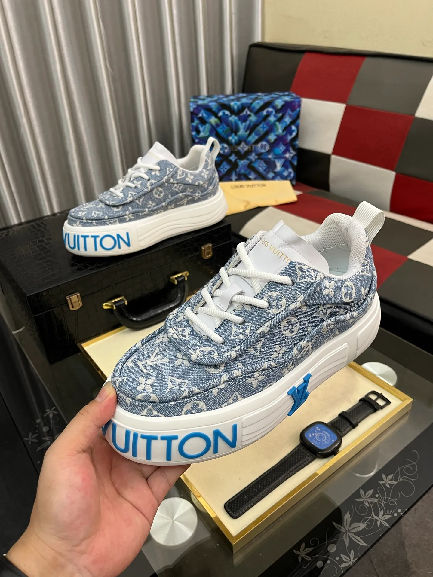 Men's shoes 💰560⌚️⌚️【LOUlS VUlTTON】Louis Vuitton ~ unique and casual style. LV counter purchasing 🏃casual shoes😍😍 Men's 2025 counters are on sale simultaneously, Italian imported brands select first-layer Italian cowhide. Cowhide leather lining (refuses to discolor and grind feet) Code number: 38-44 4⃣️colors available